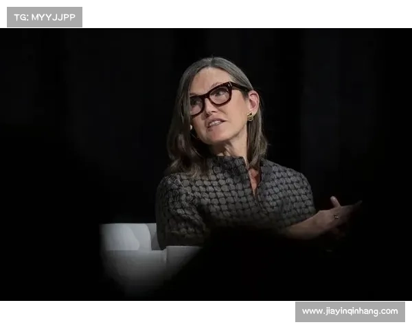 Cathie Wood出售了36000股她自己的比特币支持的ARKB，以开启2025年